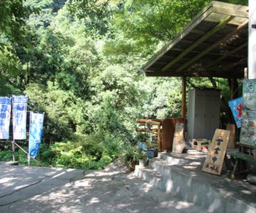 鮎帰りの滝　滝の茶屋