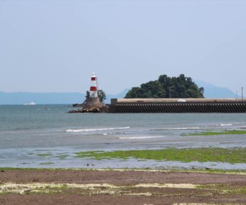 長浜海岸より海浜公園の灯台