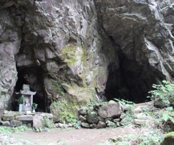 岩戸神社　洞穴