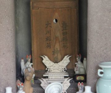 霊丘公園　稲荷神社