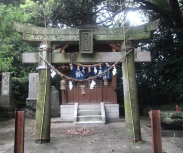 諏訪神社　英霊社