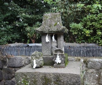 大野温泉神社　石祠と石碑