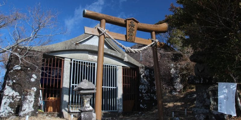 高岩神社