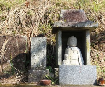 八幡神社　神額　石像