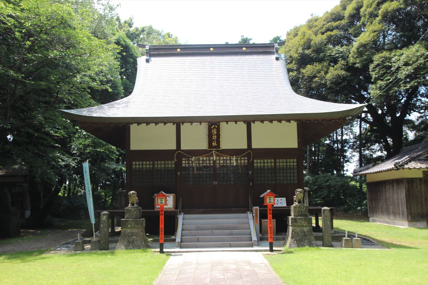 八幡神社　拝殿