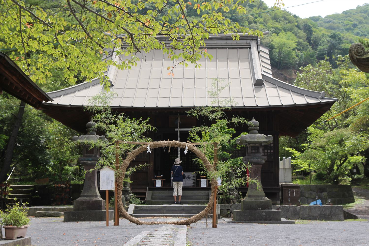 温泉神社　茅の輪